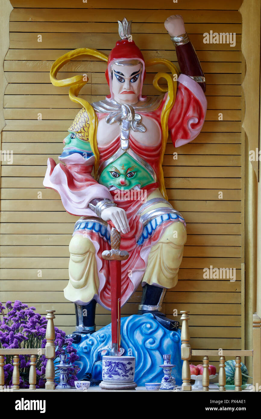 Van Hanh zen monastero buddista. Custode del tempio statua. Dalat. Il Vietnam. Foto Stock