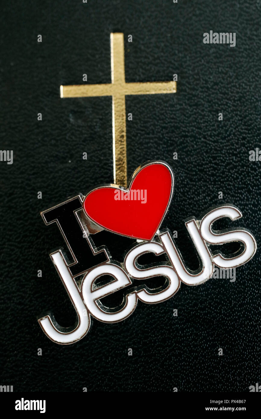 Io amo Gesù il pin con la Sacra Bibbia. Foto Stock