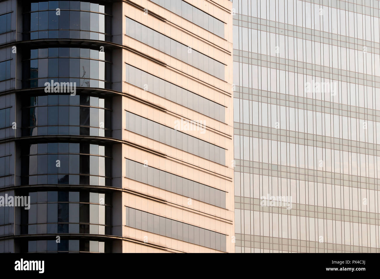 Dettagli di architettura di un nuovo edificio per uffici. Ho Chi Minh City. Il Vietnam. Foto Stock