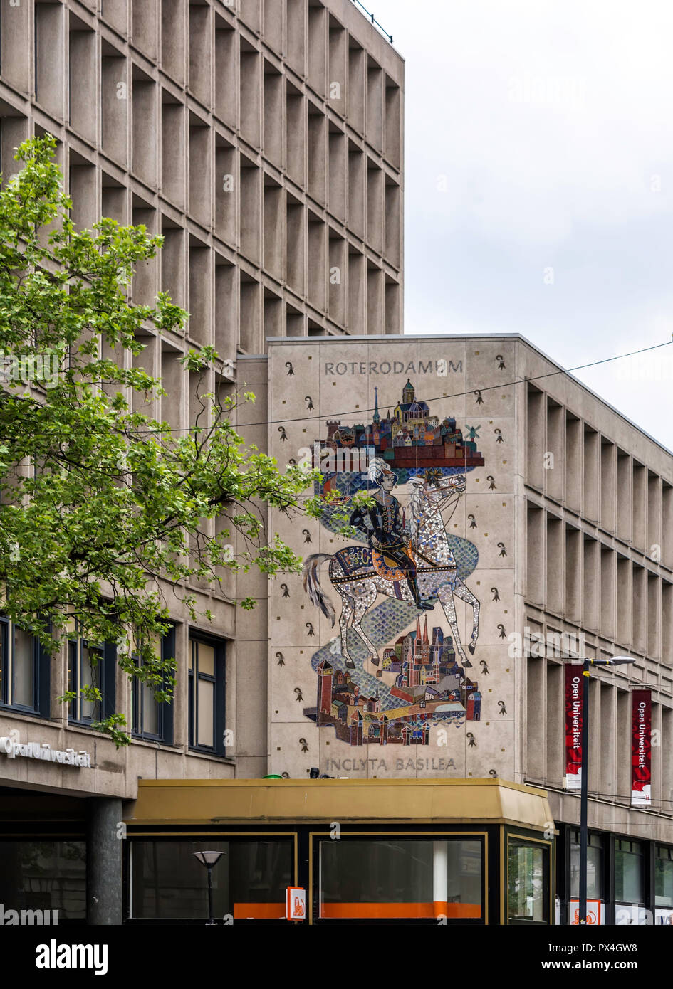 Edificio per uffici dove mosaico horseman è il famoso filosofo Erasmo, nato a Rotterdam e morì a Basilea. Foto Stock