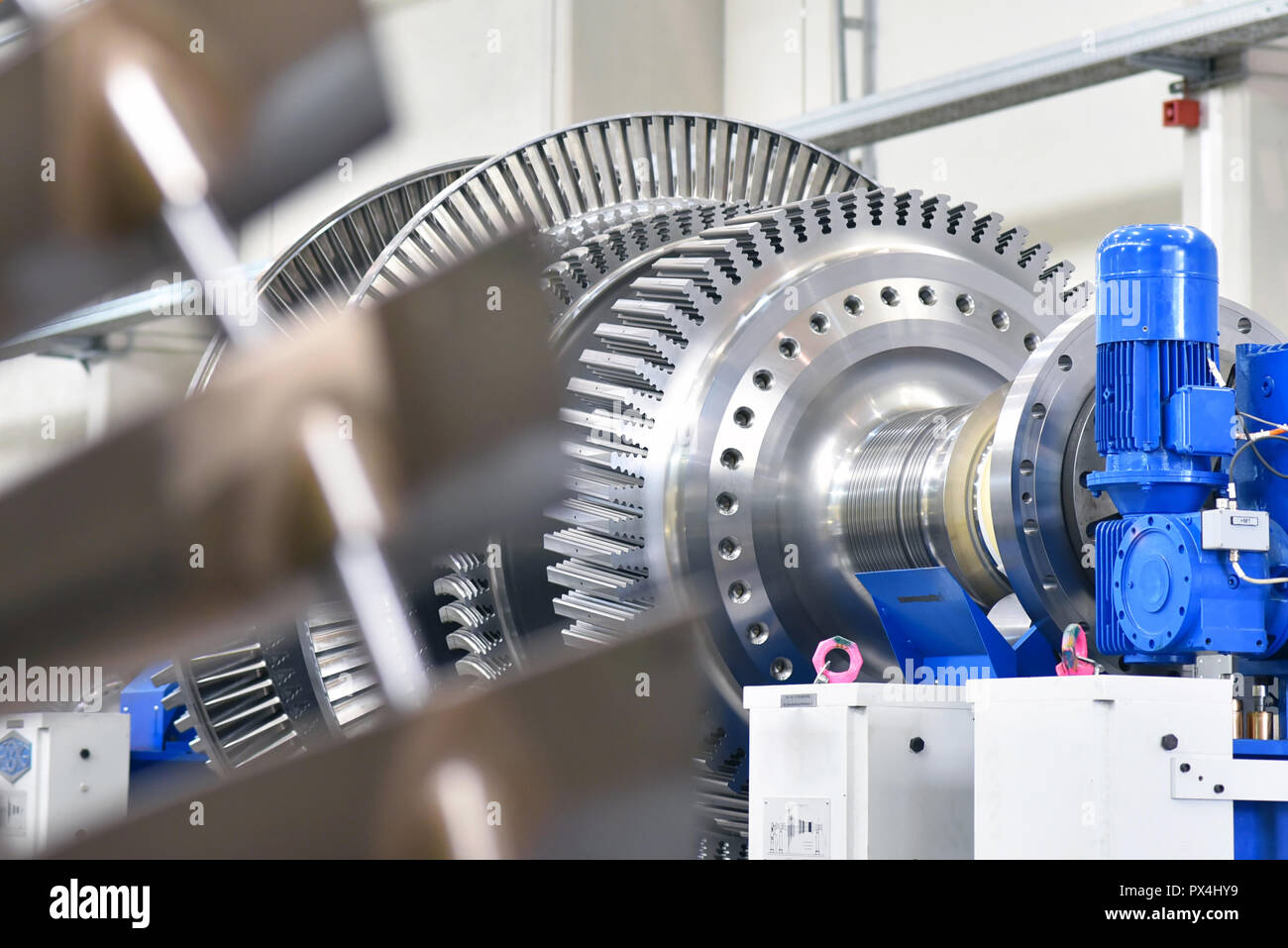La fabbricazione di turbine a gas in una fabbrica industriale Foto Stock