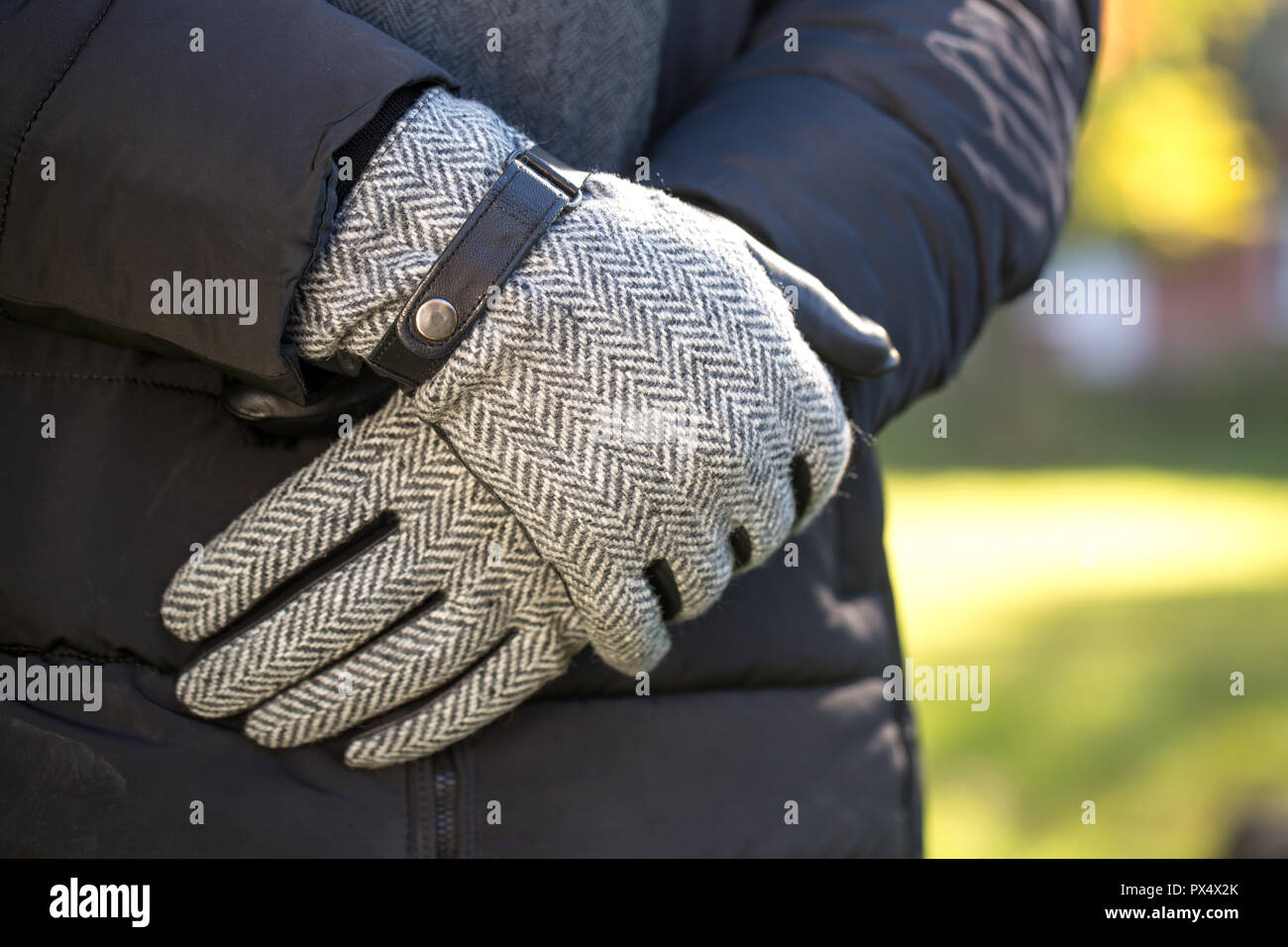 Pelle uomo guanti Foto stock - Alamy