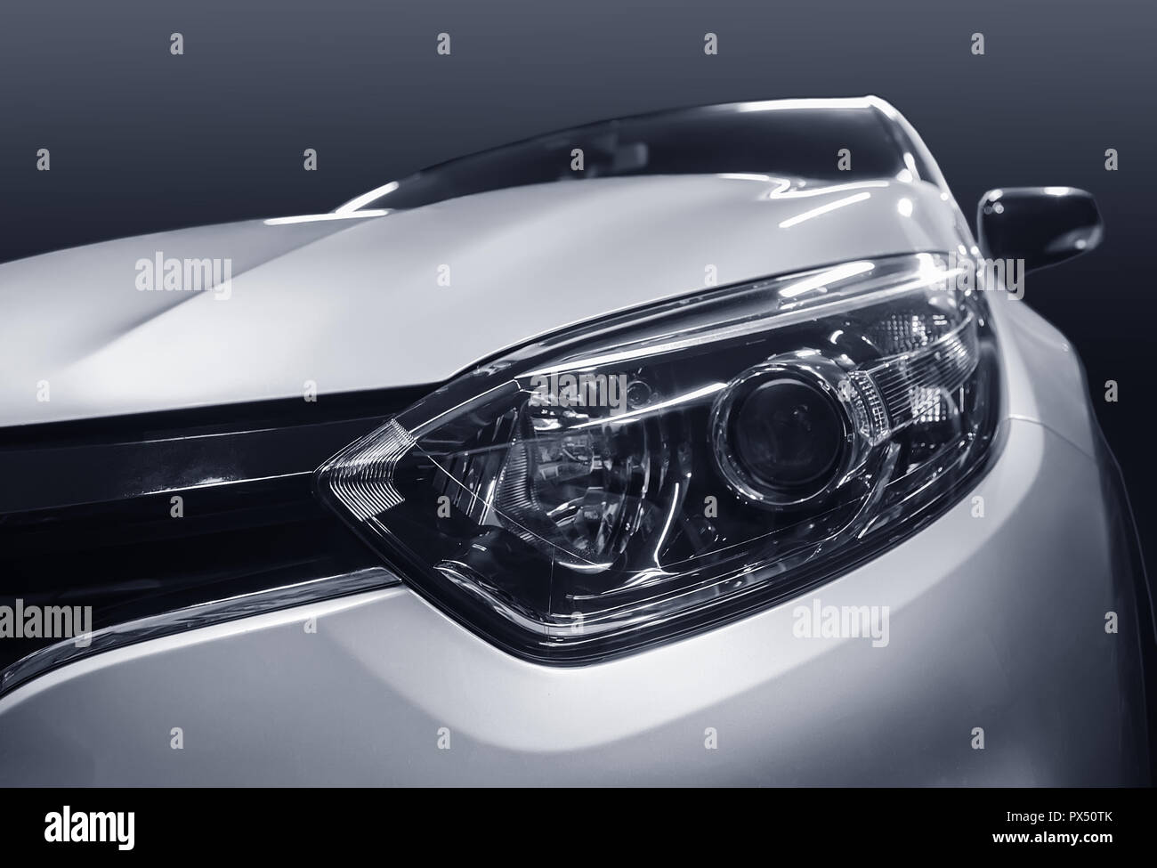 Il faro di moderne auto di prestigio closeup Foto Stock
