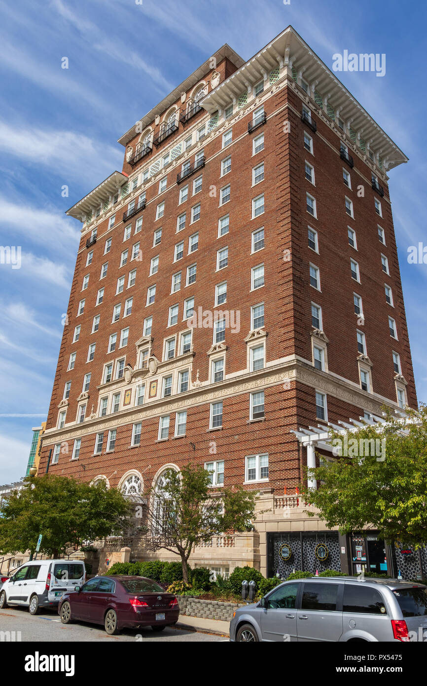 ASHEVILLE, NC, Stati Uniti d'America-10/17/18: il Battery Park hotel edificio, ora serve come cittadini senior' apartments. Foto Stock