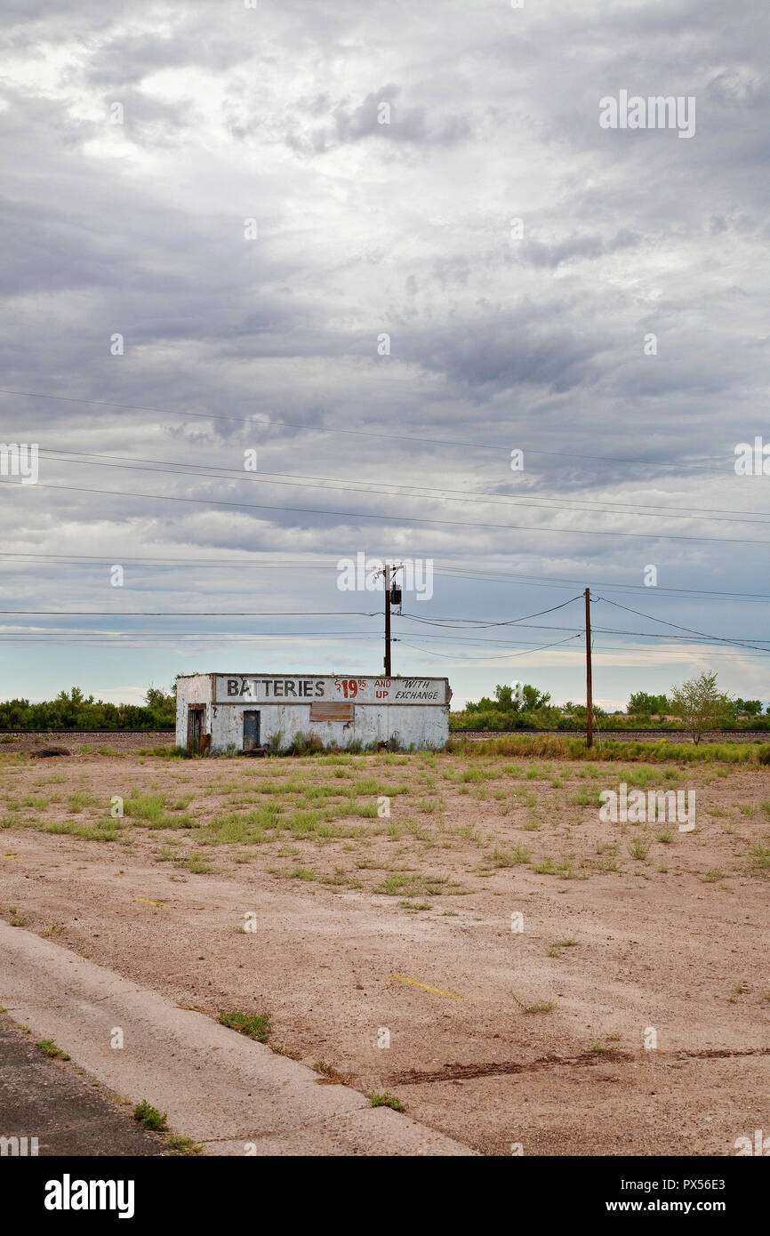 Vecchio Garage abbandonato sul percorso 66, Holbrook, Arizona, Stati Uniti d'America Foto Stock