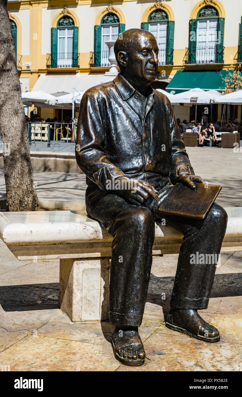 Malaga, Spagna - 11 Marzo 2017: Statua di Pablo Picasso Foto Stock