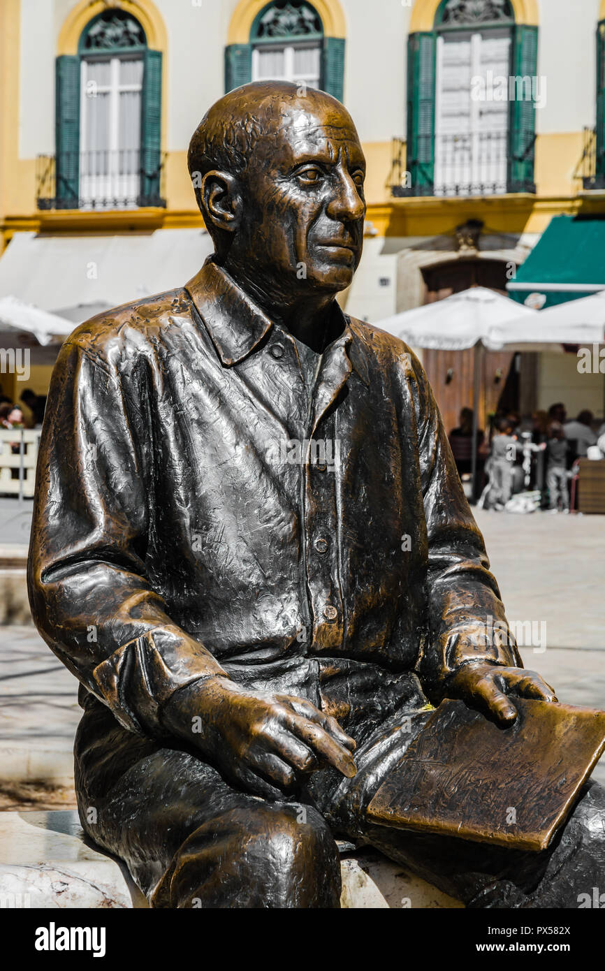 Malaga, Spagna - 11 Marzo 2017: Statua di Pablo Picasso Foto Stock