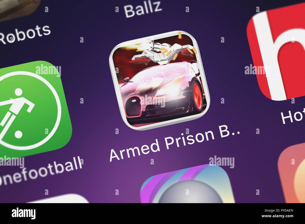 London, Regno Unito - 19 Ottobre 2018: screenshot delle forze armate Prison Break 3D: la modalità multigiocatore Airborne Cop Classics mobile app da App aziende ico Foto Stock