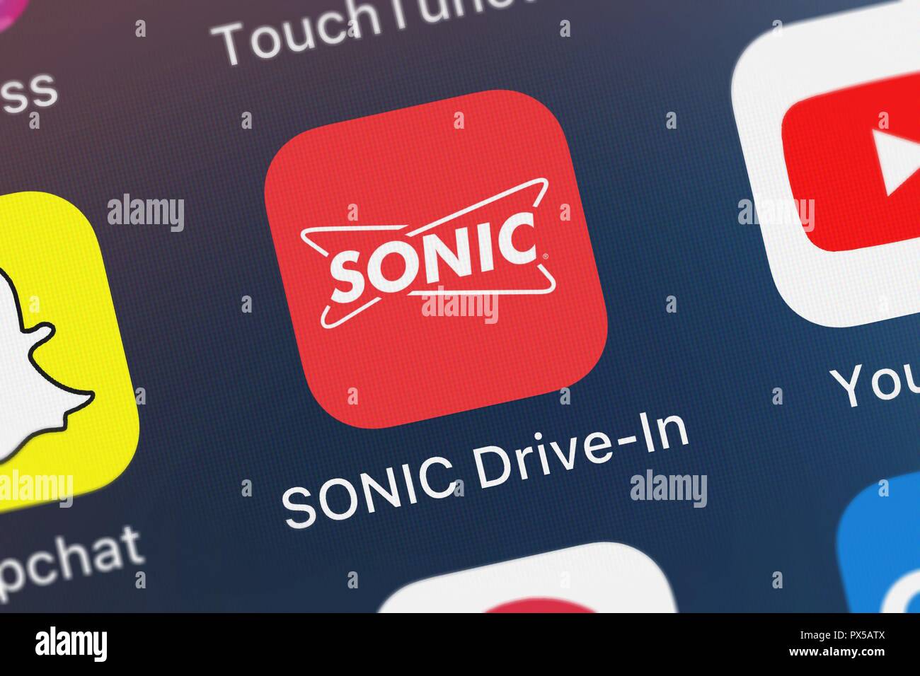 London, Regno Unito - 19 Ottobre 2018: Icona del mobile app SONIC Drive-In da Sonic su un iPhone. Foto Stock