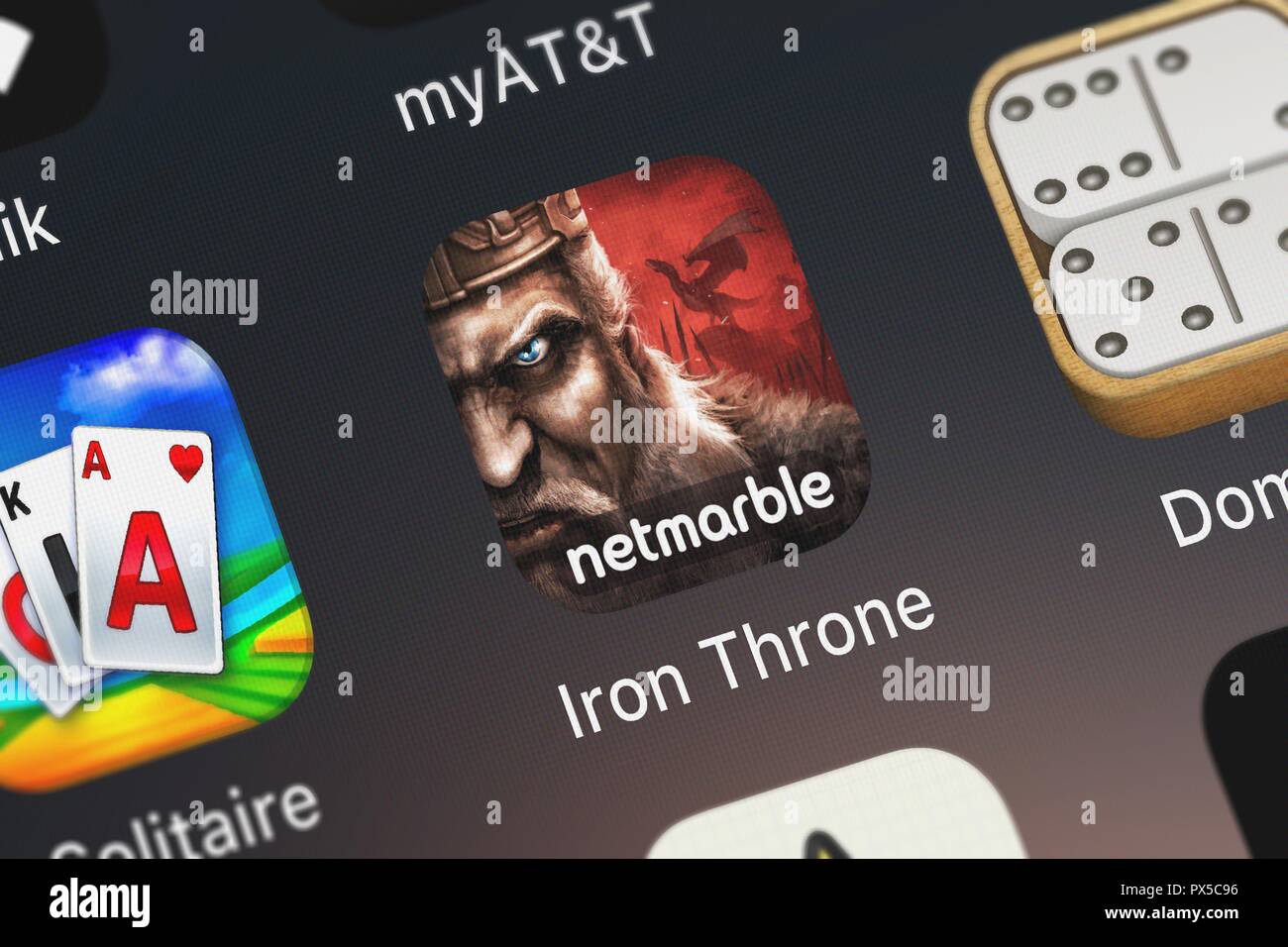 London, Regno Unito - 19 Ottobre 2018: il trono di ferro mobile app da Netmarble Corporation su un schermo di iPhone. Foto Stock