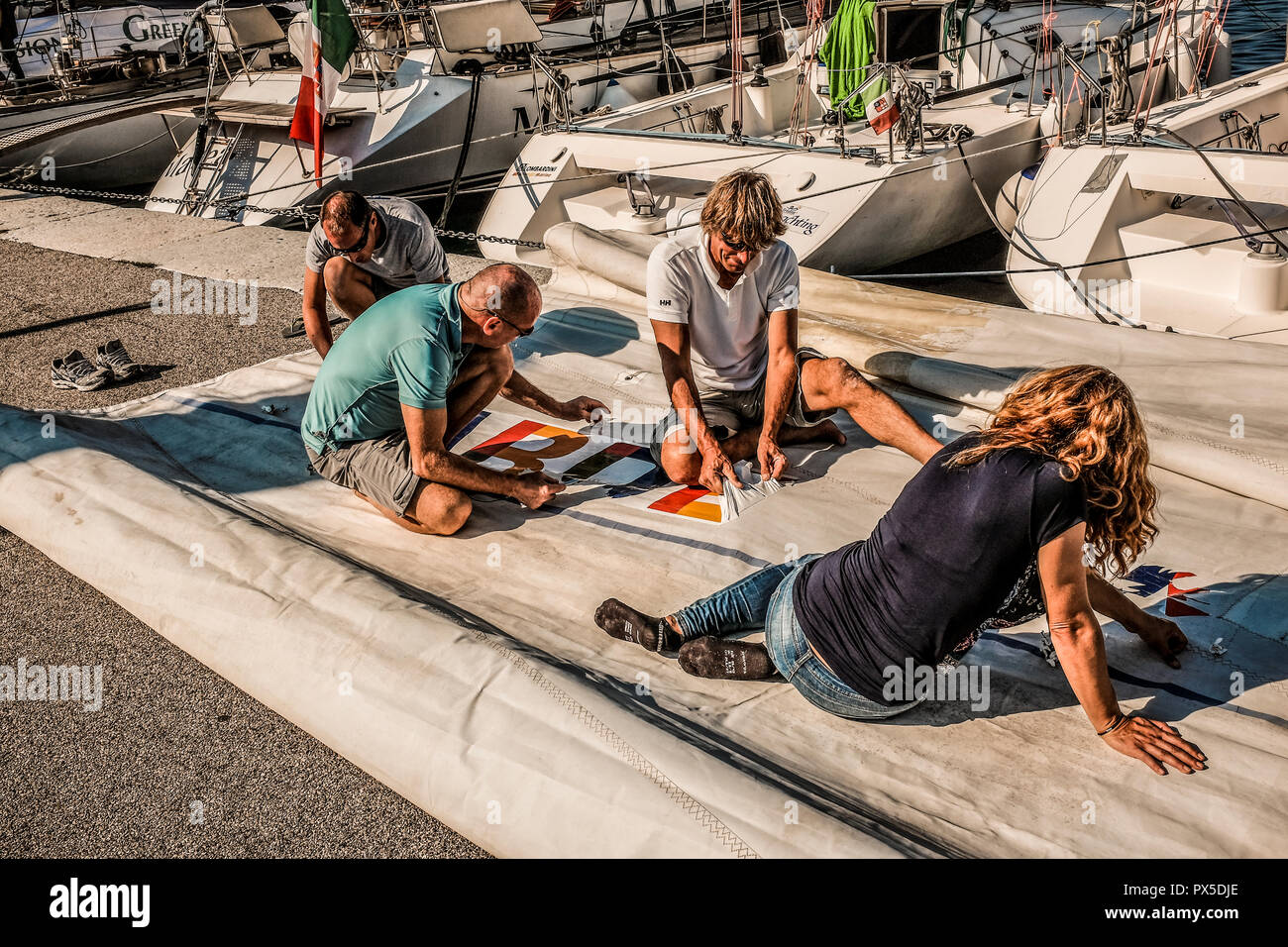 Italia Friuli V.G., Trieste. La Barcolana. Preparativi prima della gara Foto Stock