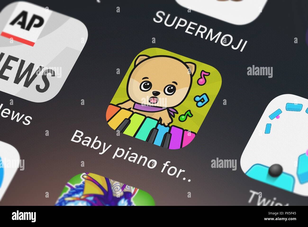 London, Regno Unito - 19 Ottobre 2018: Close-up shot del bambino pianoforte per bambini Bimbi icona applicazione da Bimi Boo Kids - Giochi per ragazzi e Foto Stock
