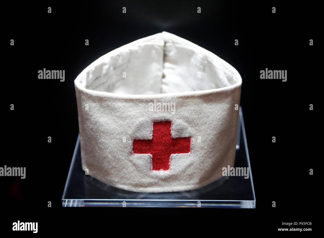 Museo internazionale della Croce Rossa (CICR). Bracciale indossato dal Dr  Louis Appia su vari battlfileds. 1864. Ginevra. La Svizzera Foto stock -  Alamy
