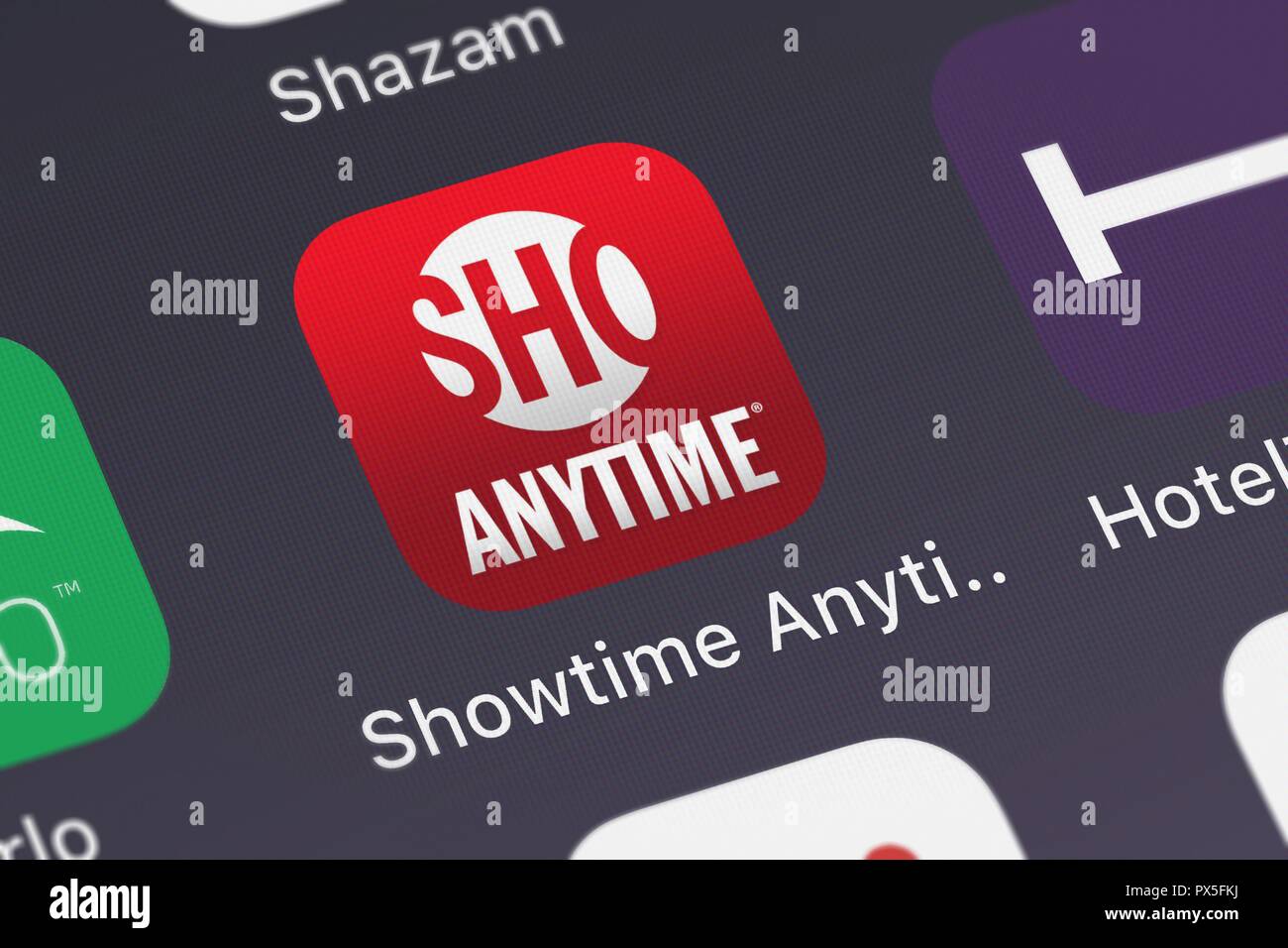 London, Regno Unito - 19 Ottobre 2018: Close-up shot di Showtime in qualsiasi momento icona applicazione da Showtime Networks Inc. su un iPhone. Foto Stock