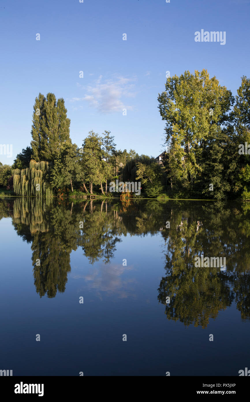 Fiume Sarthe in Solesme, Francia. Foto Stock