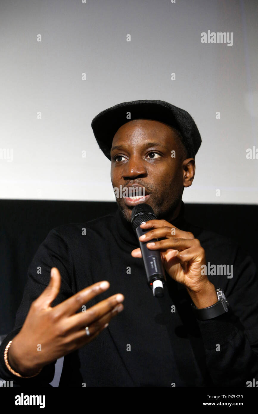 Il cantante Abd Al Malik intervenendo a una tavola rotonda sull'islam. Foto Stock