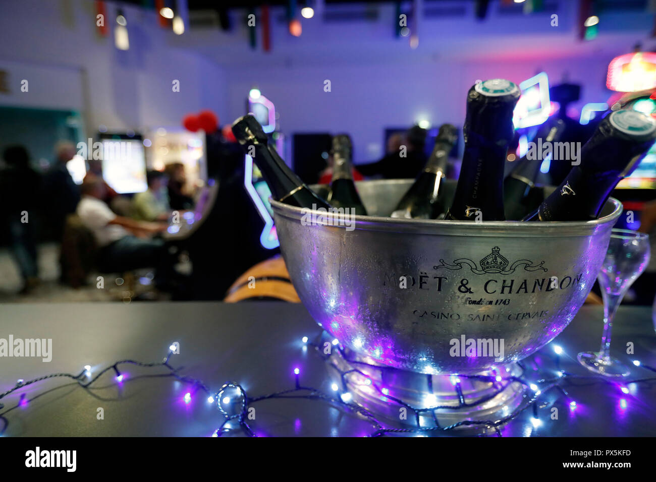 Cerimonia di apertura. Bottiglie di Champagne. La Francia. Foto Stock