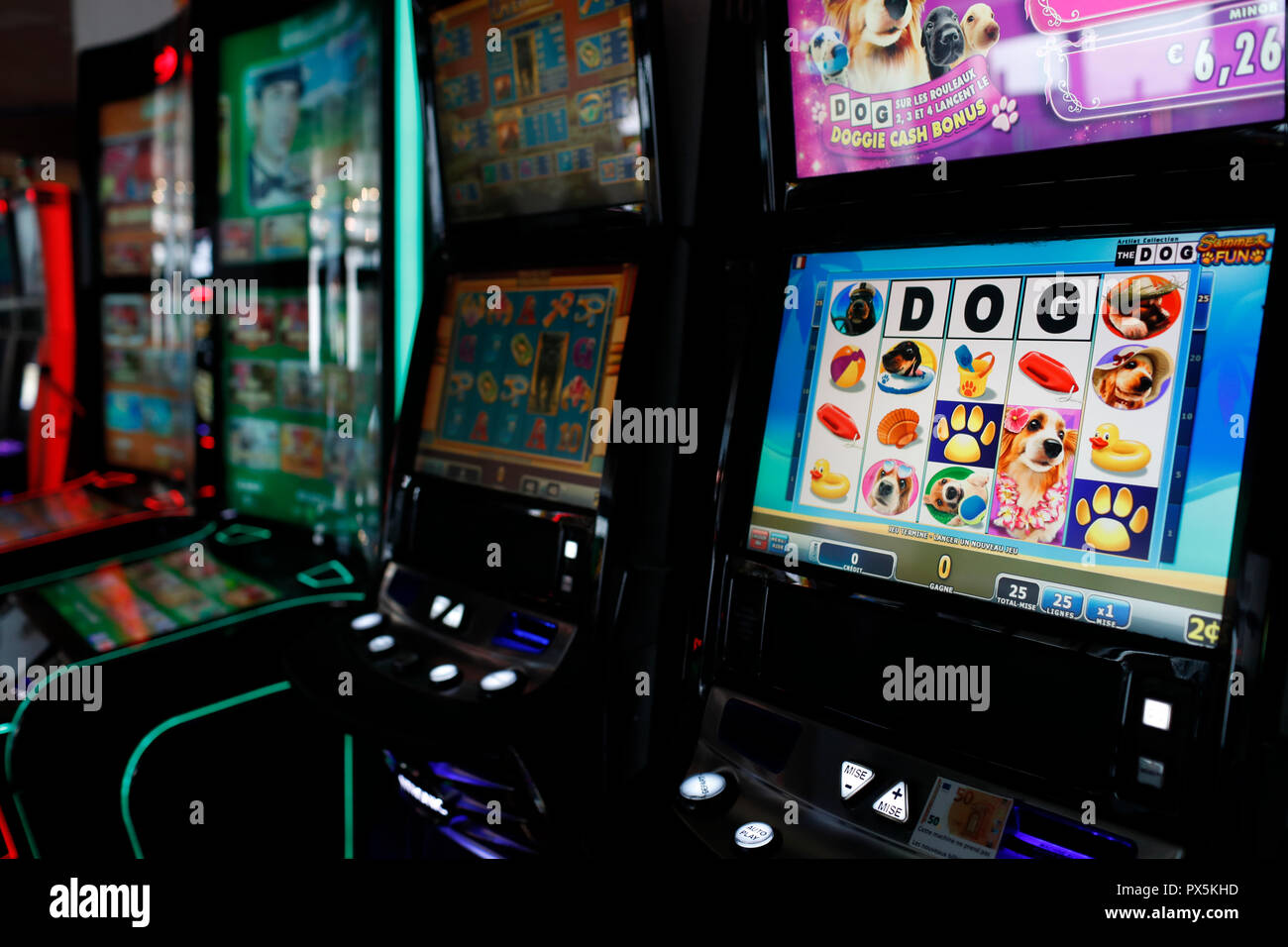 Le slot machines nel casino'. La Francia. Foto Stock