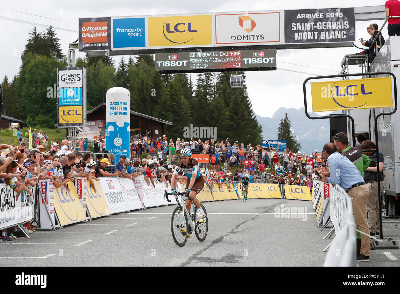 Criterio del Dauphine Libere corsa di ciclismo 2018. La linea di finitura. Romain Bardet. Saint Gervais Mont Blanc. La Francia. Foto Stock