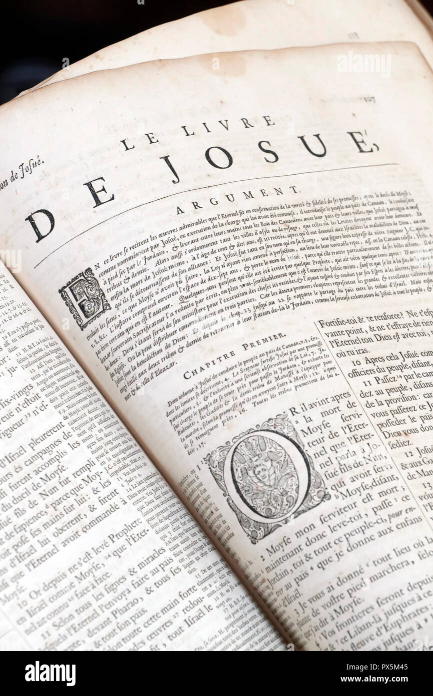 Vecchia bibbia in francese, 1669. Il Vecchio Testamento. Libro storico. Joshua. Foto Stock