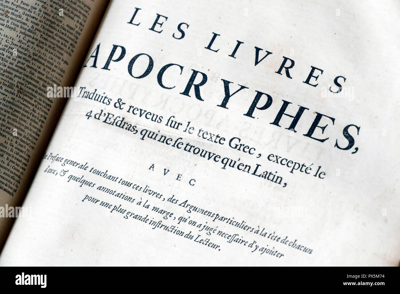 Vecchia bibbia in francese, 1669. Il Vecchio Testamento. Apocrifi. Foto Stock