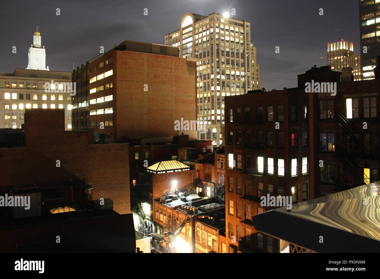 Grande città americana di notte. Foto Stock