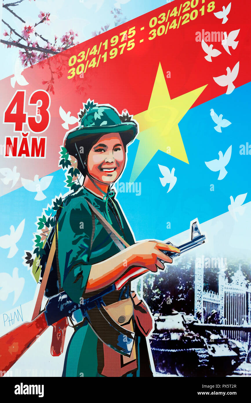 Il governo comunista propaganda poster in strada. Dalat. Il Vietnam. Foto Stock