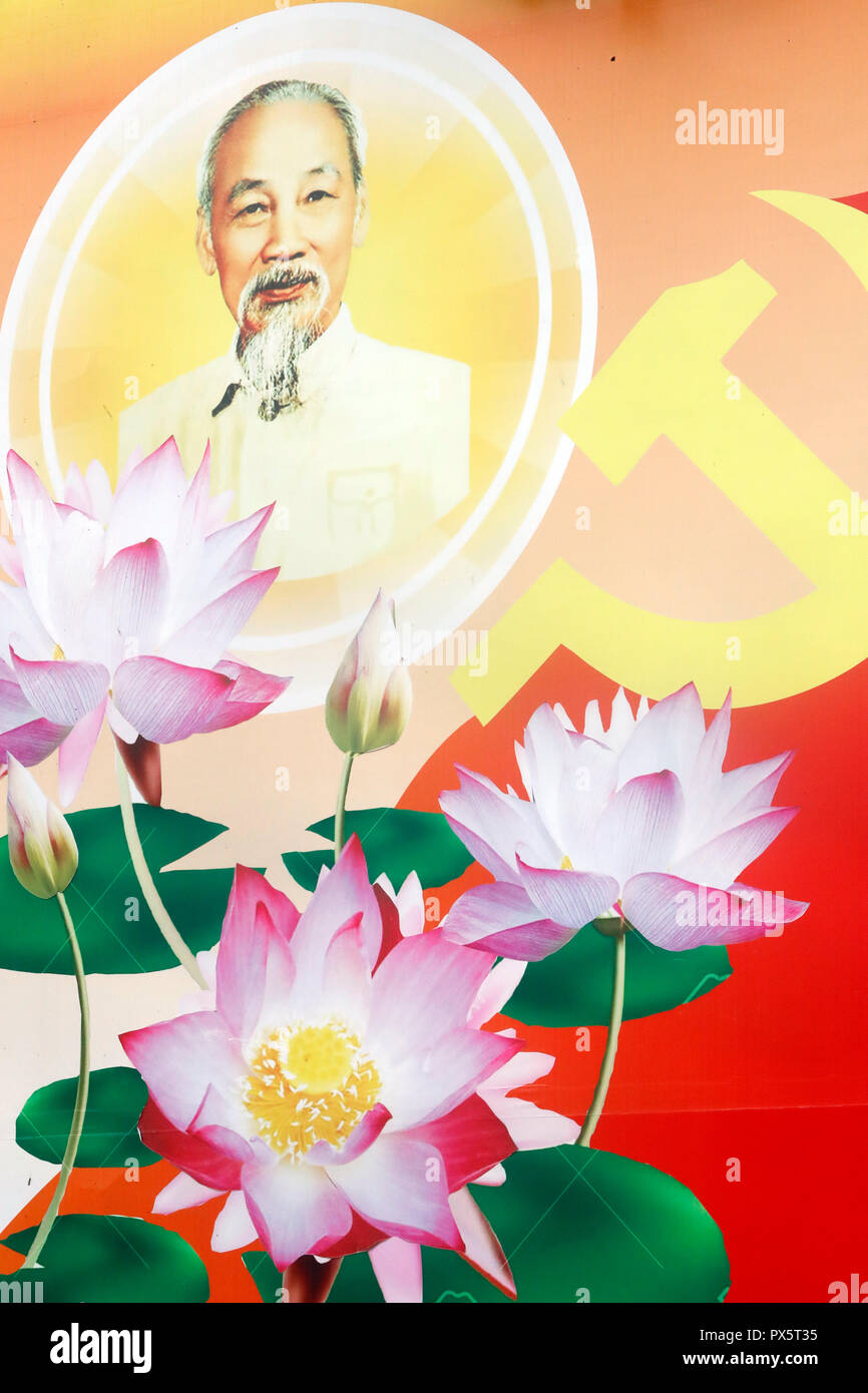 Il governo comunista propaganda poster in strada. In Cai Be. Il Vietnam. Foto Stock