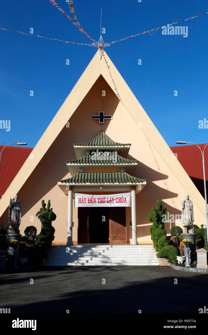 Hai figlio della Chiesa Cattolica. Ba Ria. Il Vietnam. Foto Stock