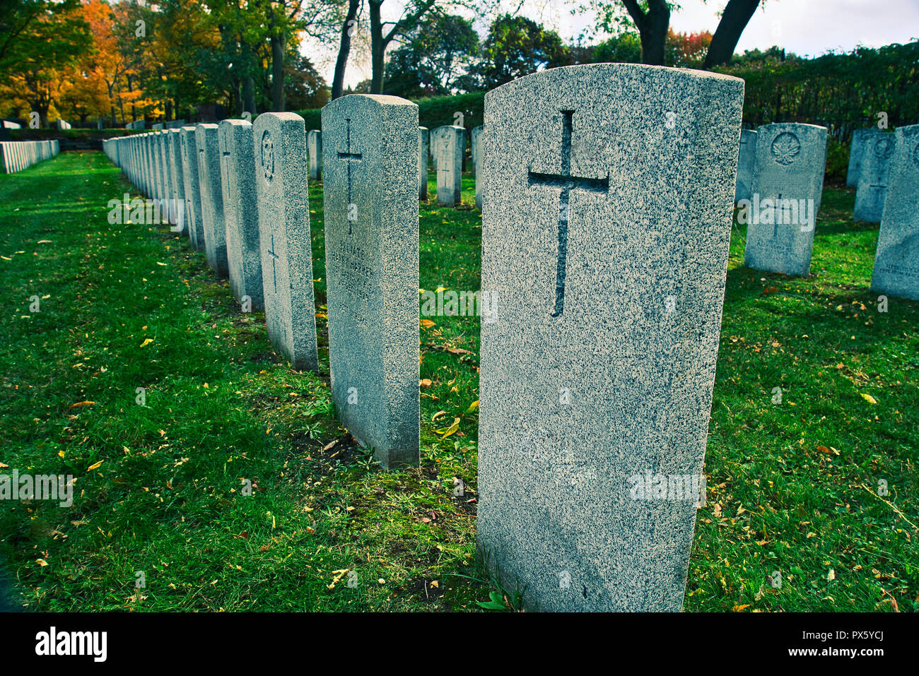 Montreal, Canada, 18 Ottobre,2018.I soldati le lapidi nel cimitero di guerra.Credit:Mario Beauregard/Alamy Live News Foto Stock