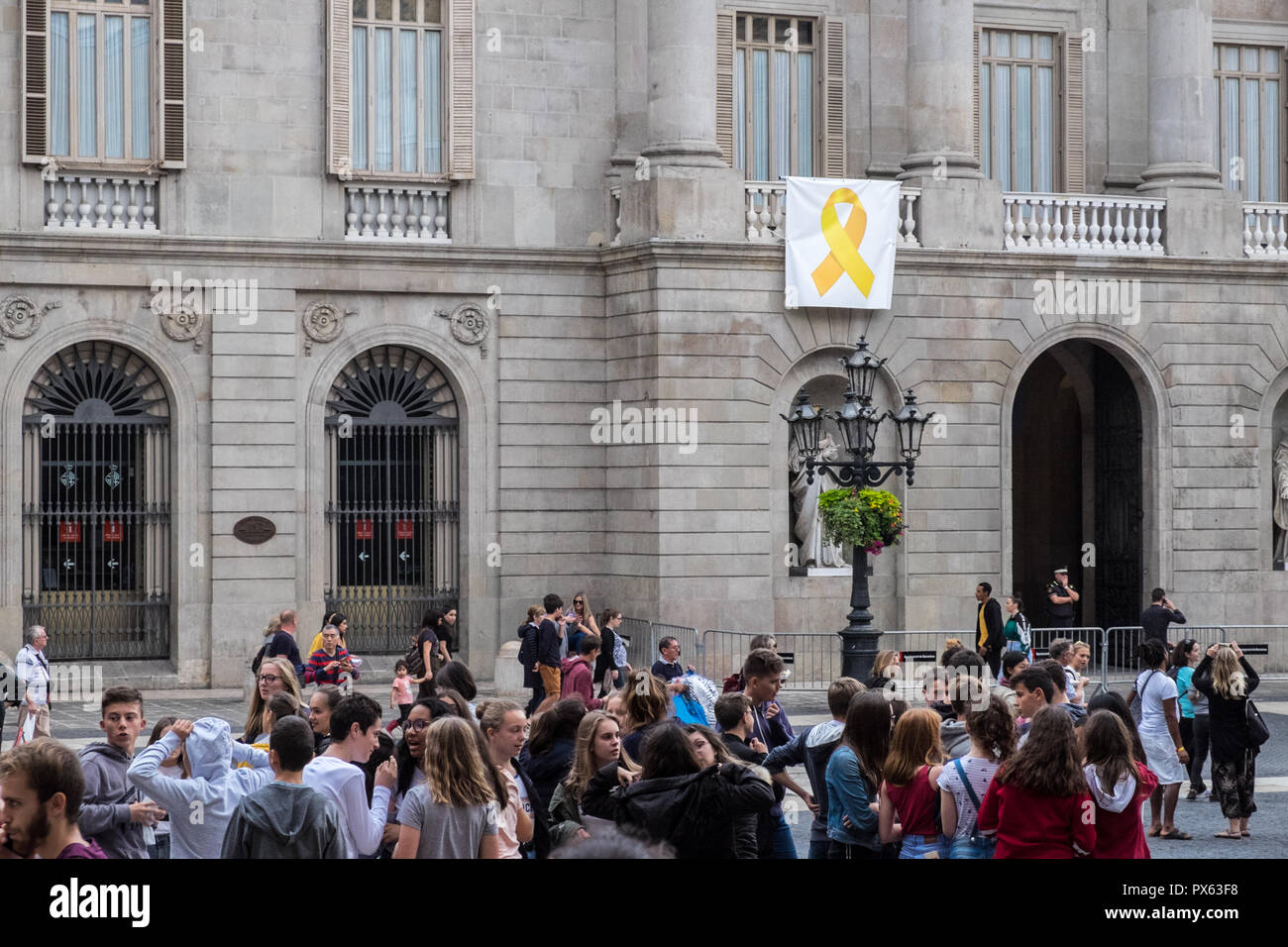 Liberare i prigionieri politici e gli esuli,Poster,banner,da, balcone,a,Municipio,Ajuntament de Barcelona,Barcellona,Catalano,Catalogna,Catalunya,Spagna, Foto Stock