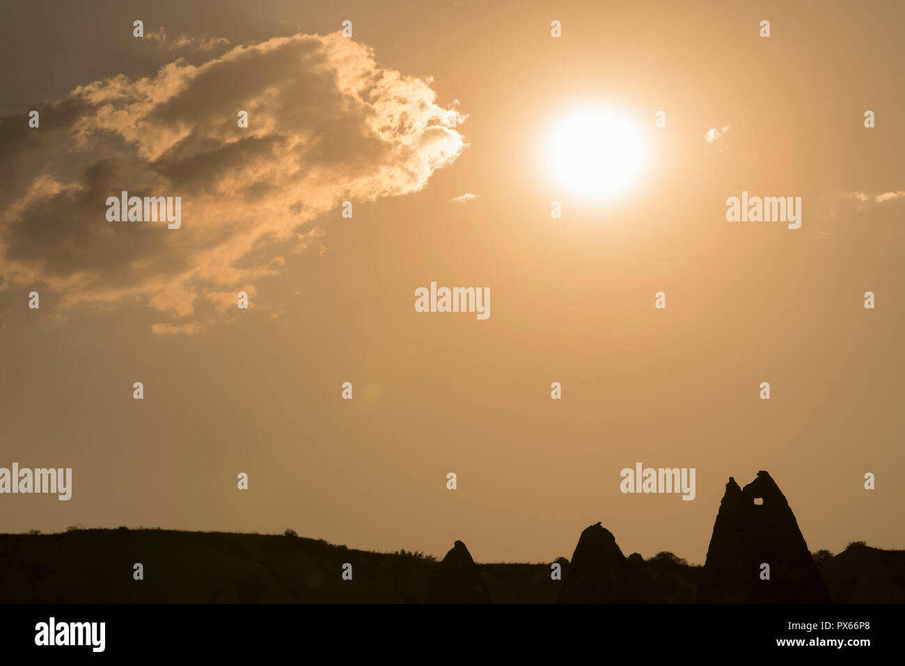 Silhouette di Camini di Fata in Cappadocia Foto Stock