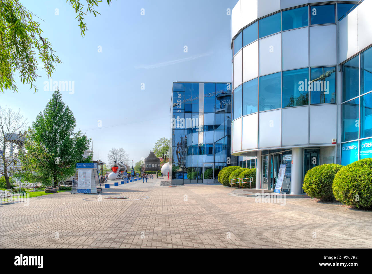 KALININGRAD, Russia - aprile 30.2018: mostra gli edifici e presenta sul territorio del museo del mondo oceano Foto Stock
