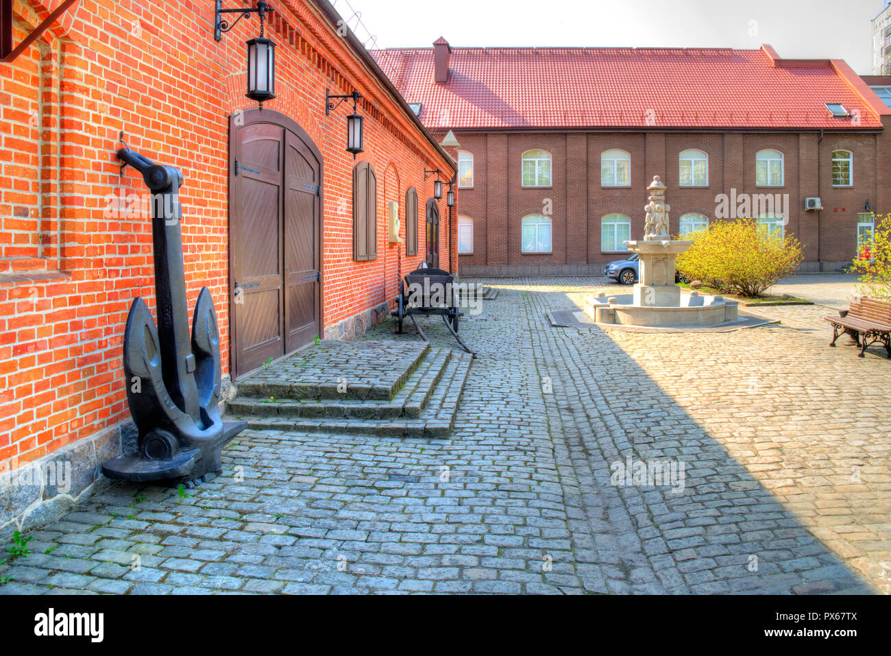 KALININGRAD, Russia - aprile 30.2018: mostra gli edifici e presenta sul territorio del museo del mondo oceano Foto Stock