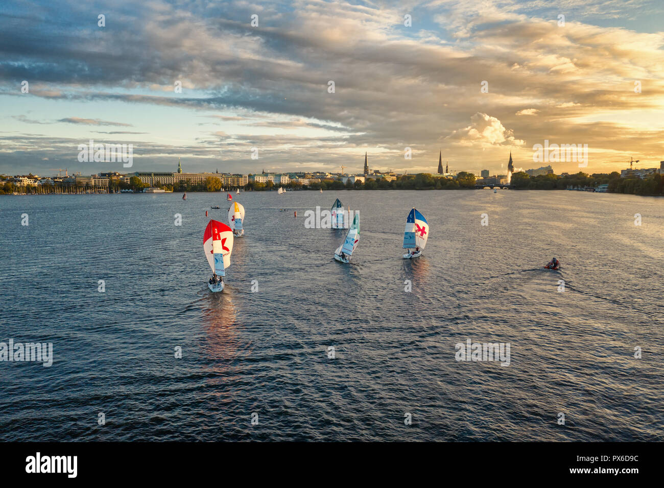 Yacht Race sull'esterno lago Alster Amburgo Foto Stock