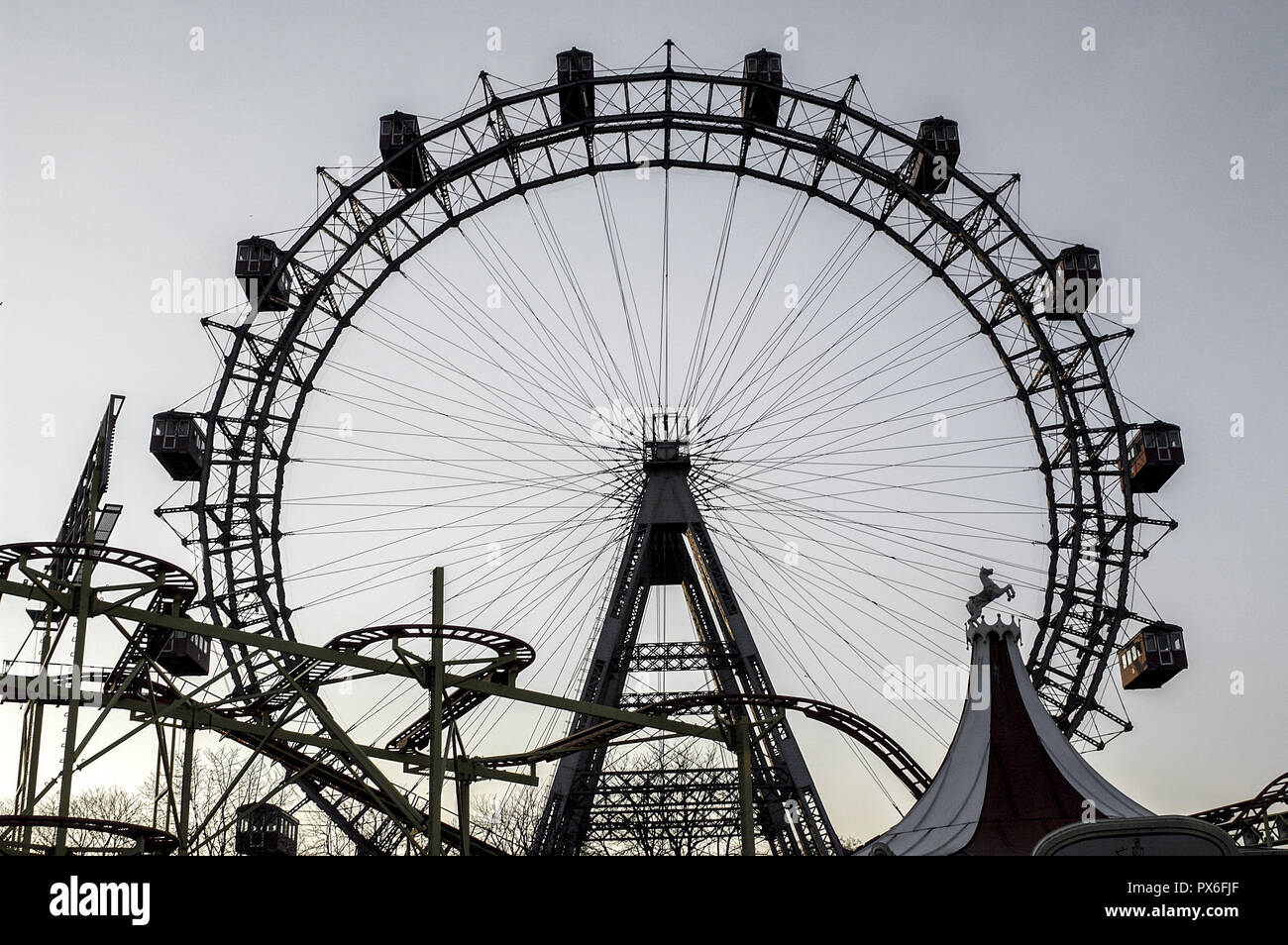 Il parco di divertimenti Prater di Vienna, traghetto gigante ruota, Austria, Vienna, 2. distretto, il Prater Foto Stock