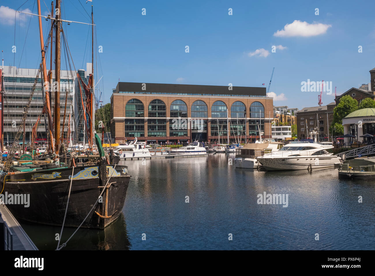 St Katharine Docks, London, England, Regno Unito Foto Stock