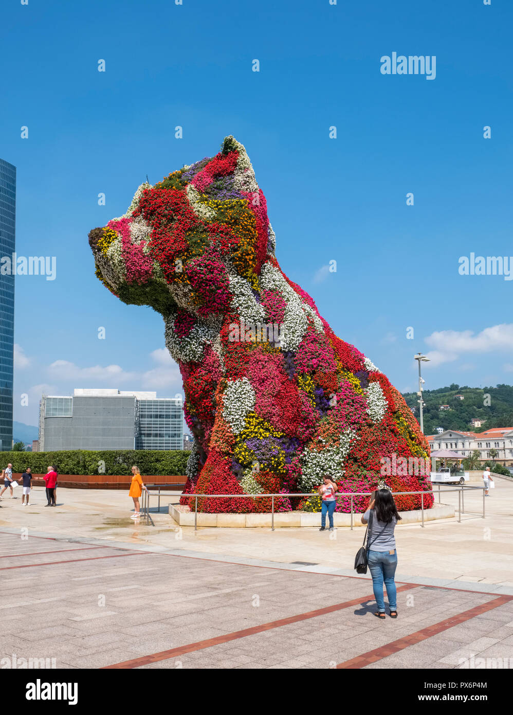 Cucciolo, un fiore arte scultura di Jeff Koons a Bilbao, Spagna, Europa Foto Stock