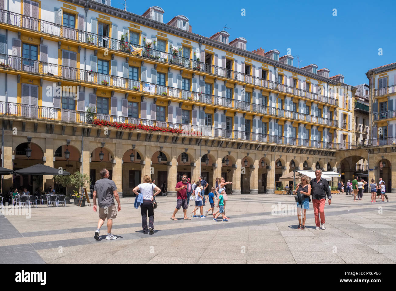 Constitucion Square, San Sebastian, Donostia, Paesi Baschi, Spagna, Europa Foto Stock