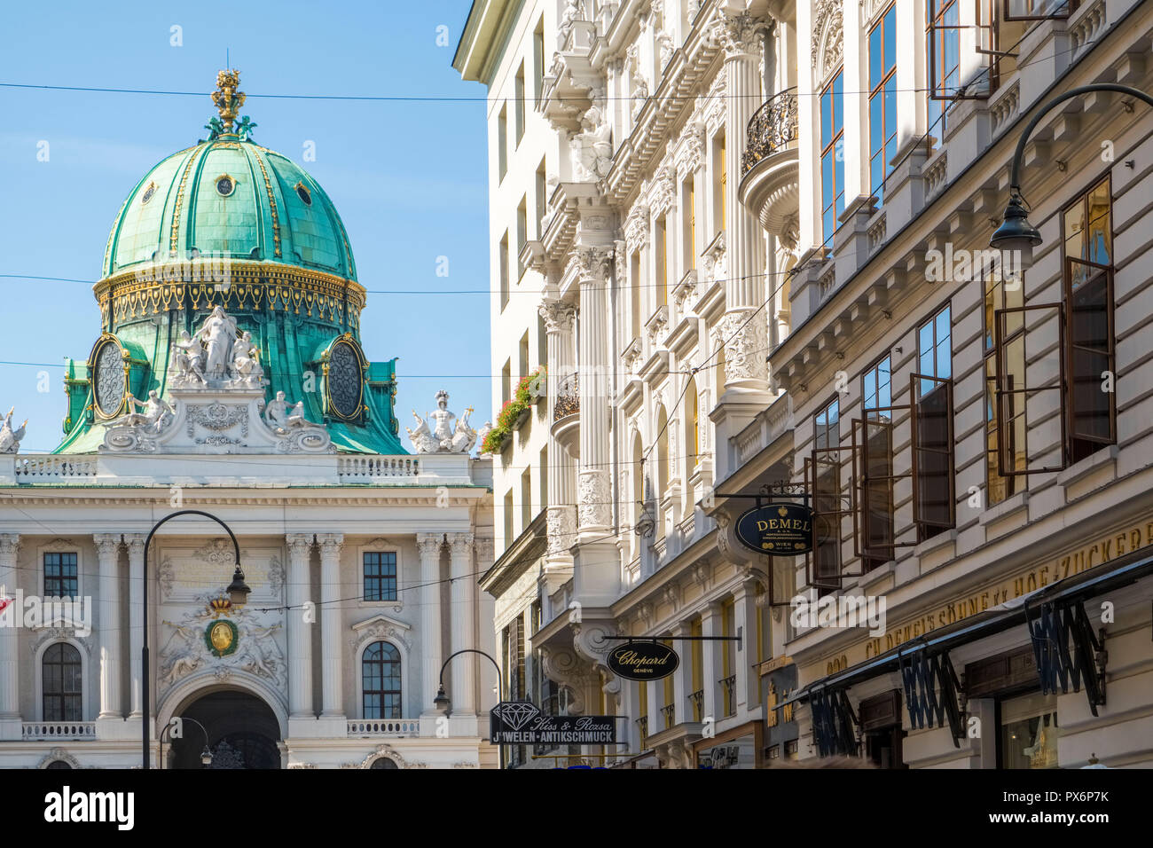 Vienna, Austria - Kohlmarkt e il Palazzo Imperiale di Hofburg Foto Stock
