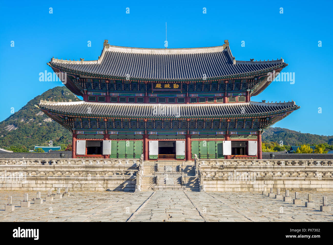 Geunjeongjeon, la principale sala del trono Gyeongbokgung Foto Stock