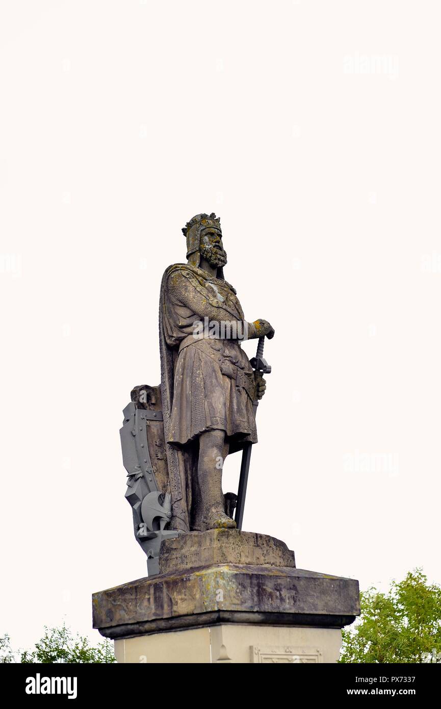 Stirling, Scozia, Regno Unito. Statua di Re Roberto Bruce al Castello di Stirling raffigurato come egli sarebbe apparso nell'anno 1314. Foto Stock