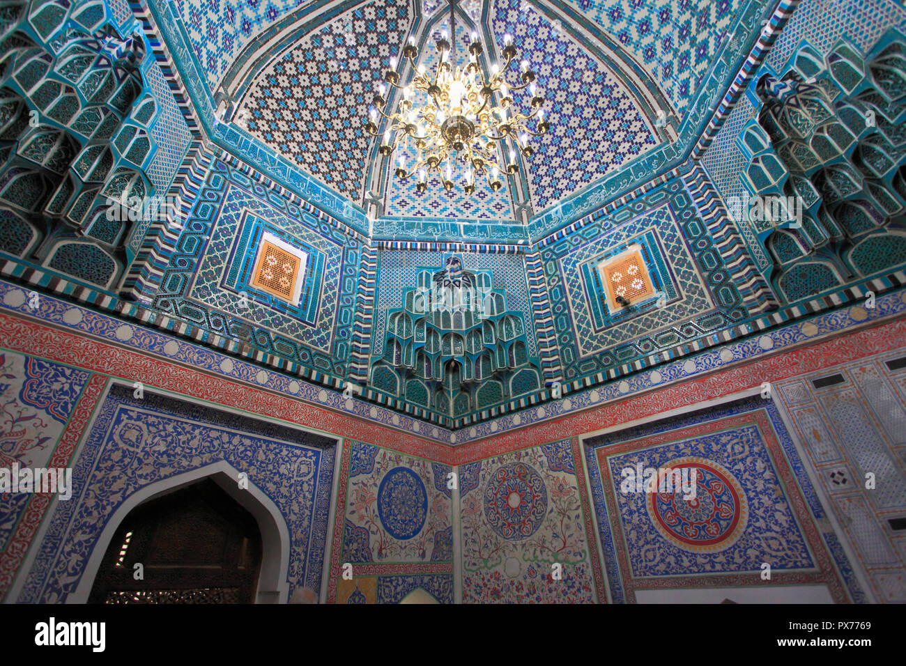 Uzbekistan, Samarcanda, Shah-i-Zinda, necropoli, Kusam Ibn Abbas moschea, interno; Foto Stock