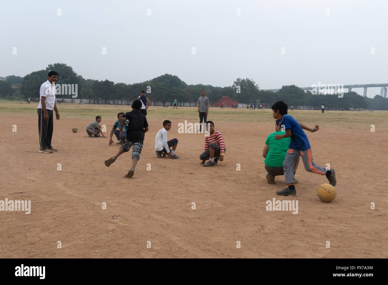 Hyderabad, India. 08 Ottobre,2018 bambini godono di Kho Kho, un Indiano tradizionale partita tag a Parade motivi la mattina presto in Hyderabad, India Foto Stock