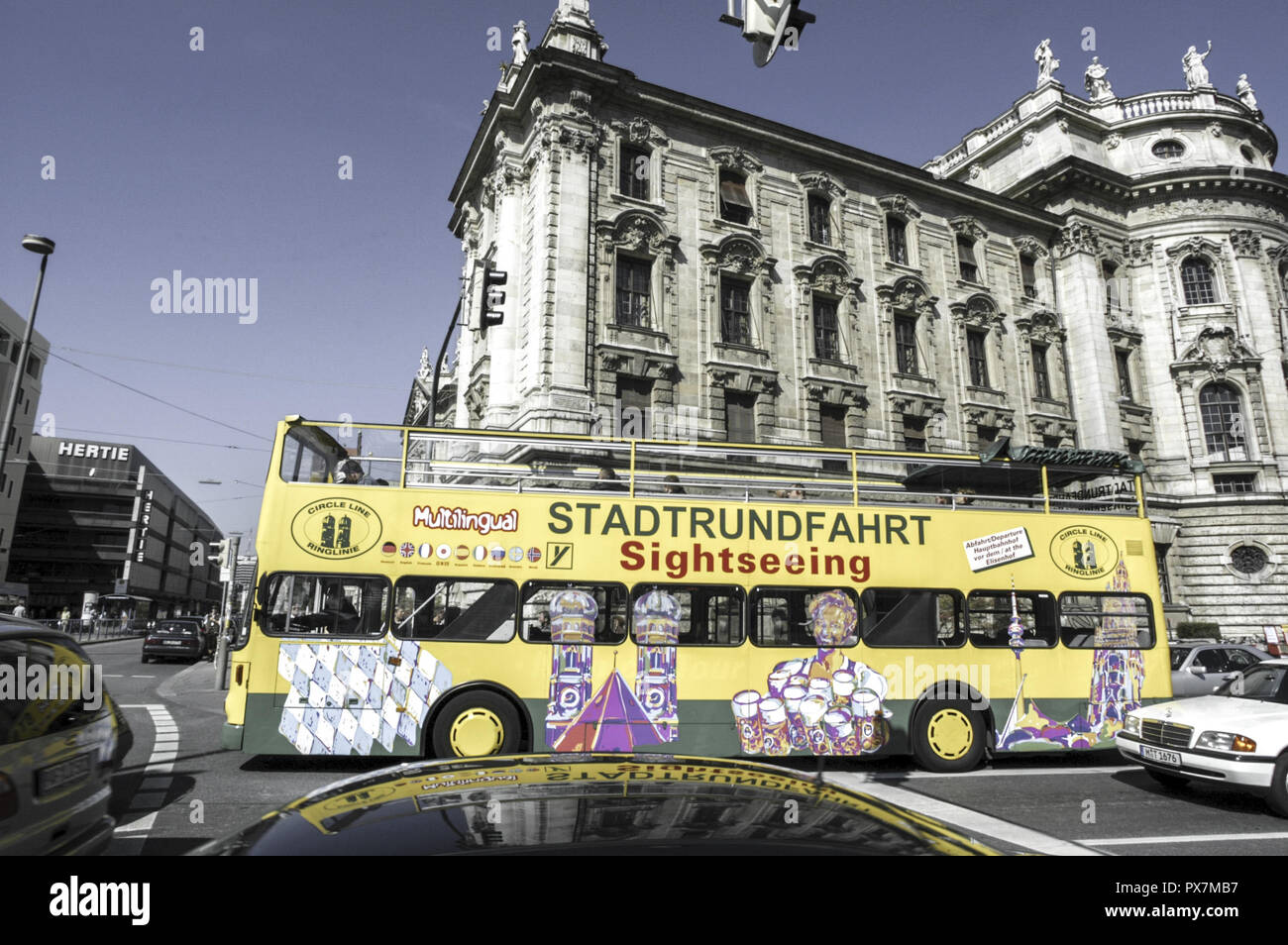 Monaco di Baviera, da Karlsplatz, Stachus, tour della città, autobus gialli, in Germania, in Baviera Foto Stock