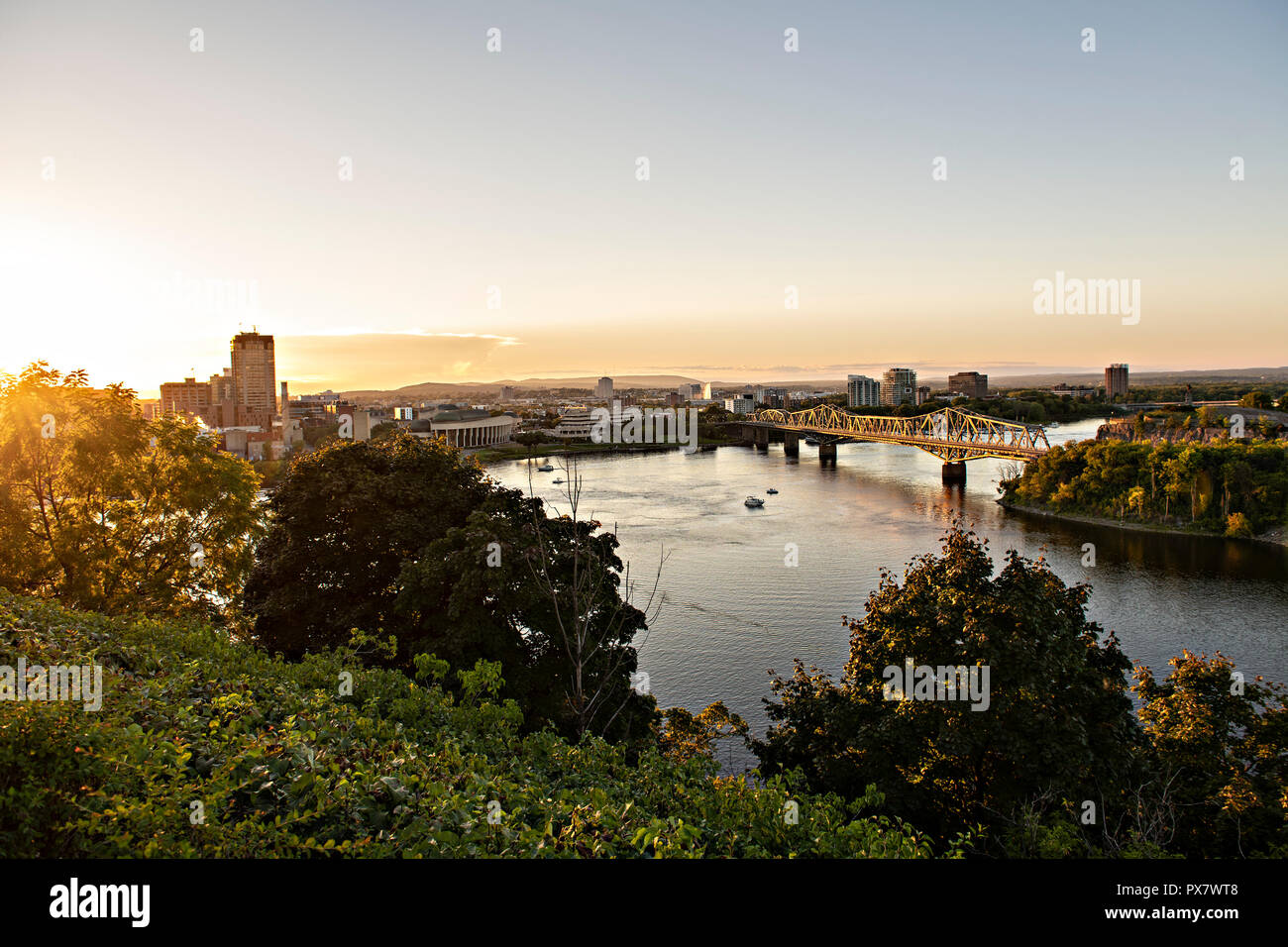 Vista del ponte di Alexandra durante il giorno in autunno Foto Stock
