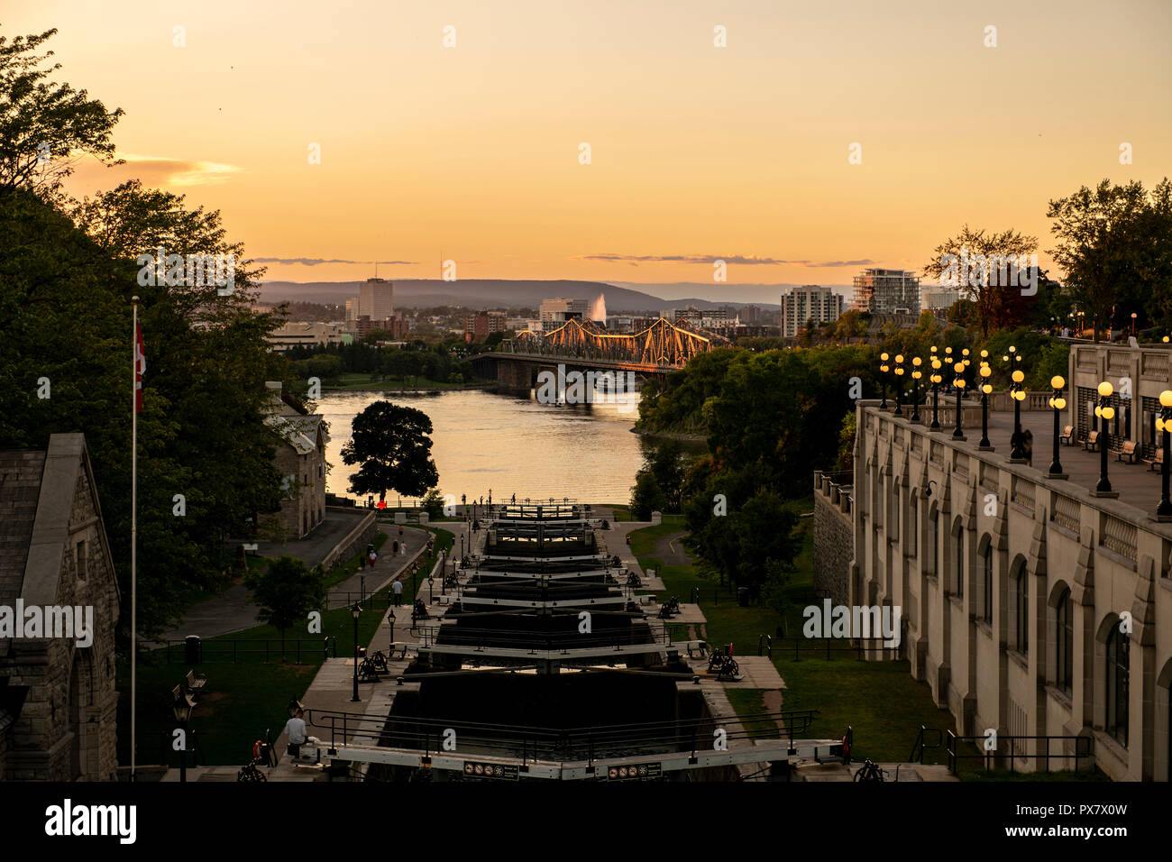 Vista del ponte di Alexandra durante il giorno in autunno Foto Stock