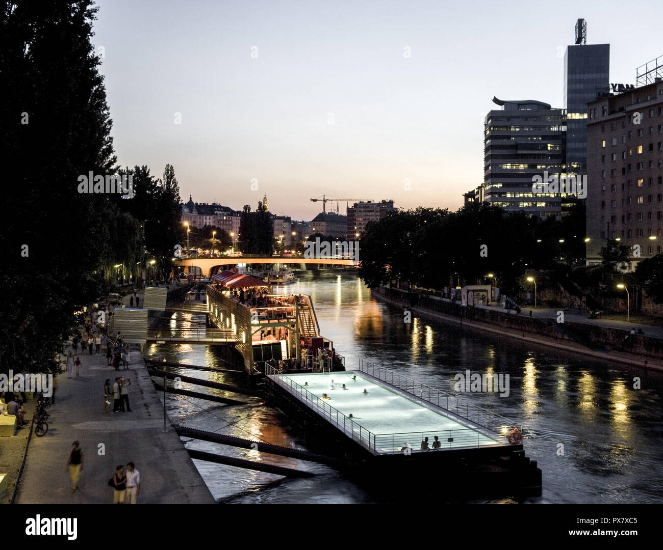 Vienna, piscina sul Canale del Danubio, Austria, Canale del Danubio Foto Stock