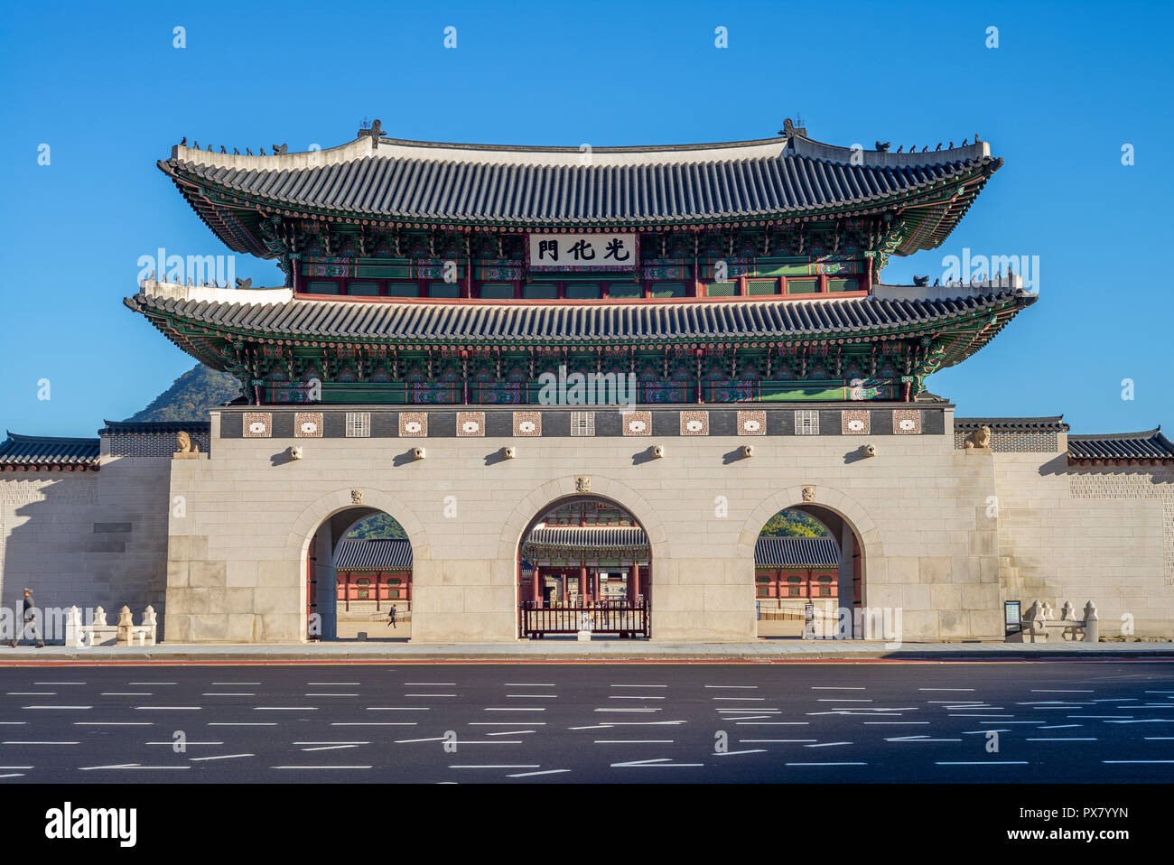 Gwanghwamun, cancello principale del palazzo Gyeongbokgung Foto Stock
