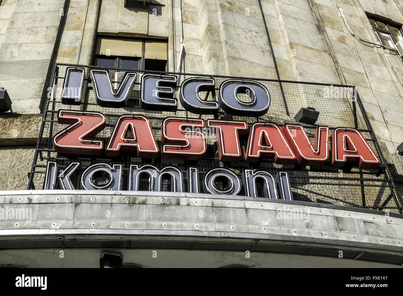 Beograd, logo della società Iveco Zastava Kamioni, Serbia-Montenegro, Belgrado Foto Stock